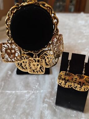 RARE Anne Klein Vintage Gold-Tone Lion Cut Out Bracelet and Earring Set